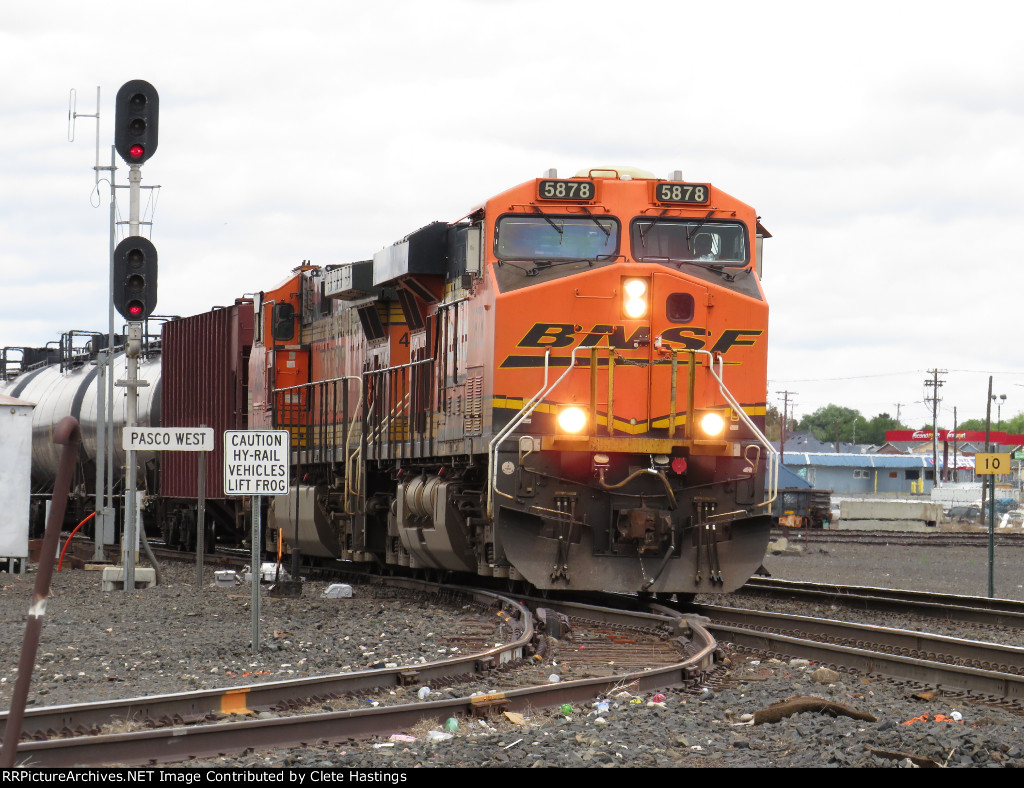 BNSF 5878 west